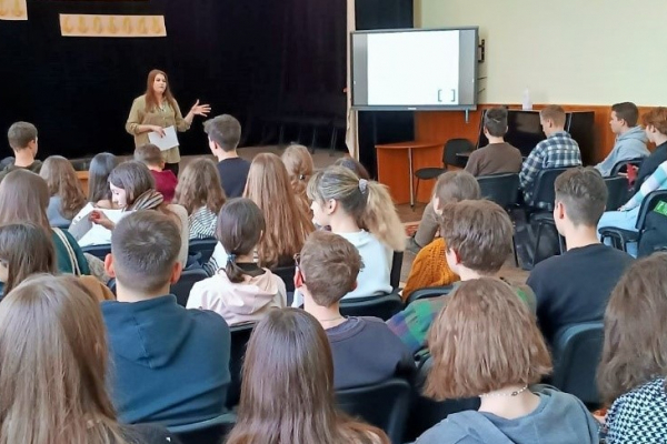 Чернівецьким школярам розповіли про булінг та відновне правосуддя (ФОТО)