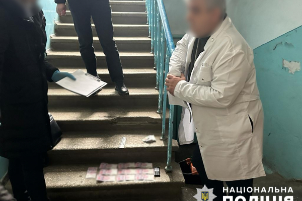 У Чернівцях на хабарі затримали голову військово-лікарської комісії (ФОТО)