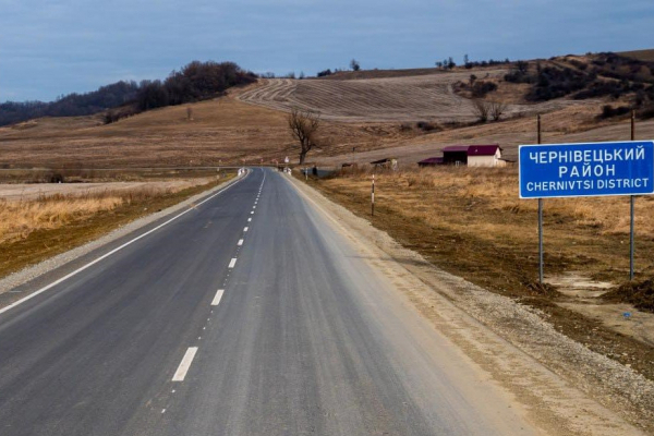 Перевірка на дорогах: у Чернівецькій області визначають, чи придатні автошляхи до експлуатації після зими