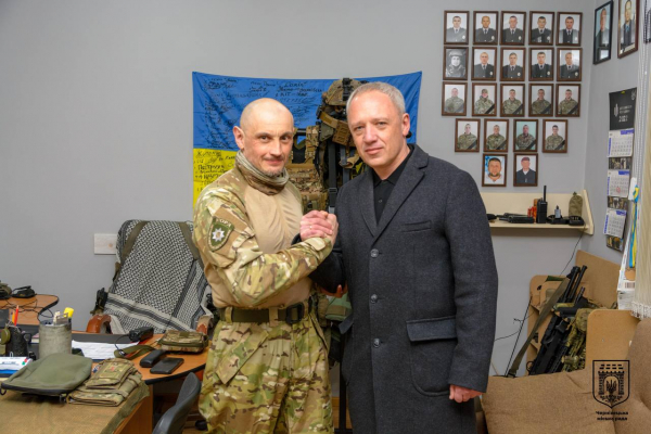 Мер Чернівців провідав свого друга, Героя України, який захищає наші кордони від ворогів