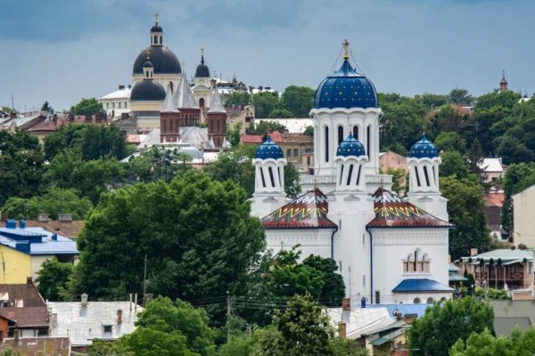 «Твориться історія»: мер Чернівців заявив, що деякі церкви можуть позбавитись права користування міською землею