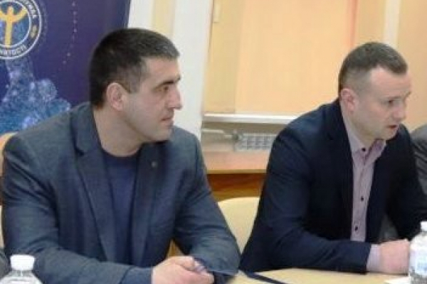 Діяв на Буковині: ДБР затримало на хабарі високопосадовця управління Держпраці з Тернополя