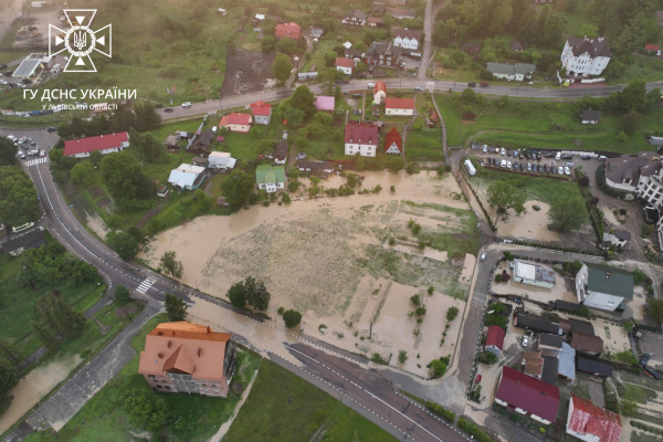 Повінь на Львівщині: рятувальники опублікували вражаючі фото наслідків стихійного лиха