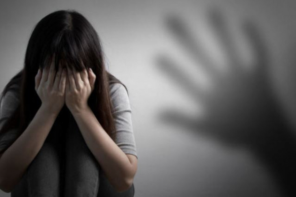 Буковинець зґвалтував 10-річну дівчинку і втік за кордон