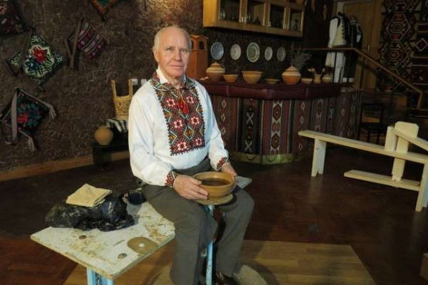 Створив музей, який пахне селом. Як 83-річний Іван Гончар зберігає традиції на Буковині