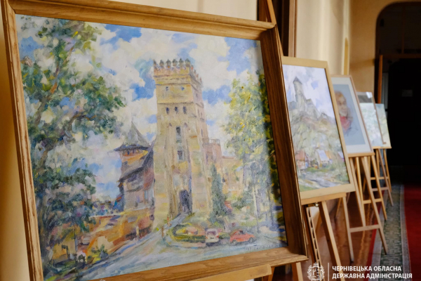 До Дня Незалежності України у будинку з левами відкрили виставку картин художника Ігоря Талалая (ФОТО)