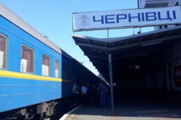 Потяг Ворохта-Полтава тимчасово доїжджатиме до Чернівців
