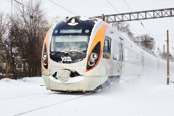 Укрзалізниця призначила три додаткові потяги, які сполучатимуть Чернівці з різними регіонами України