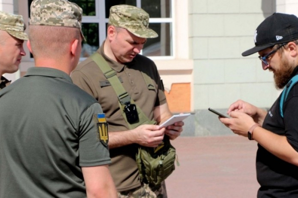 ТЦК почали працювати на пунктах пропуску у Чернівецькій області