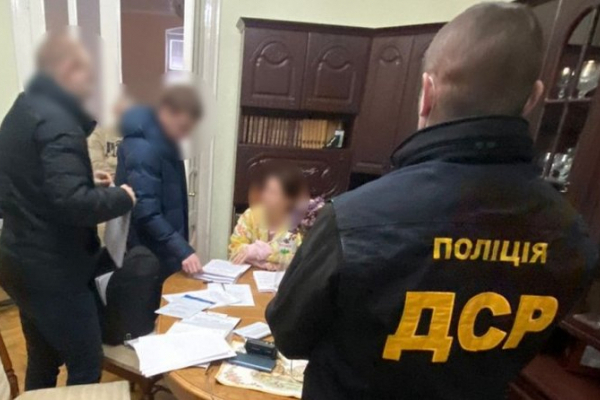 Експосадовицю Чернівецької ОВА судитимуть за незаконне переправлення чоловіків за кордон