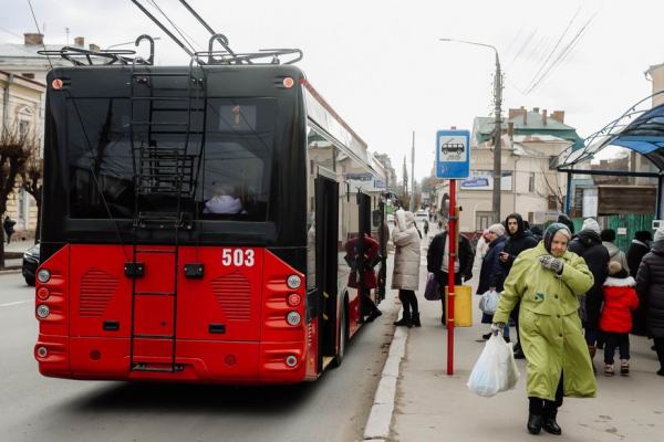 З понеділка тролейбуси на трьох маршрутах Чернівців ввечері матимуть додаткові зупинки на Гравітоні