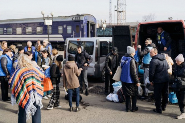 На Буковину евакуювали понад 20 жителів Сумщини, які виїхали з-під обстрілів
