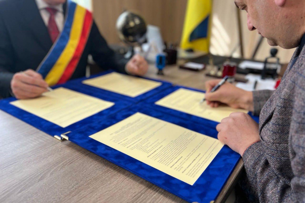 Дві громади Чернівецької області підписали партнерські угоди із румунською комуною (ФОТО)