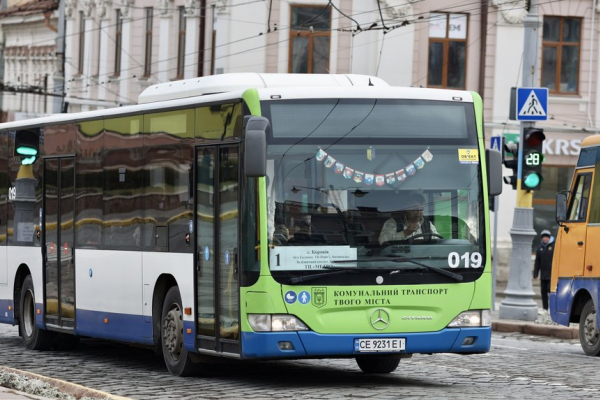 Для п'яти автобусних маршрутів Чернівців визначили перевізників