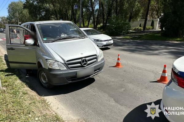 У Чернівцях мікроавтобус збив пенсіонерку