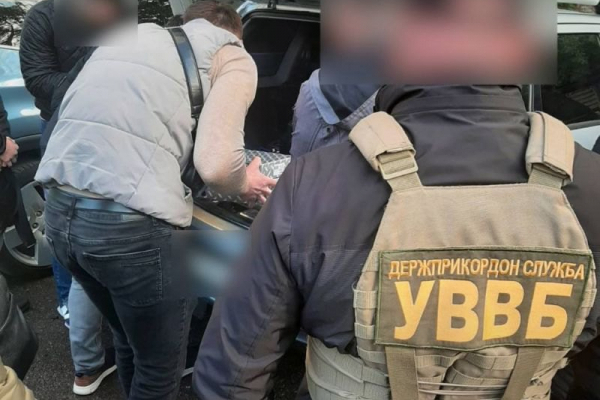 На Прикарпатті затримано військовослужбовця Чернівецького загону, який зливав інформацію з баз даних Держприкордонслужби