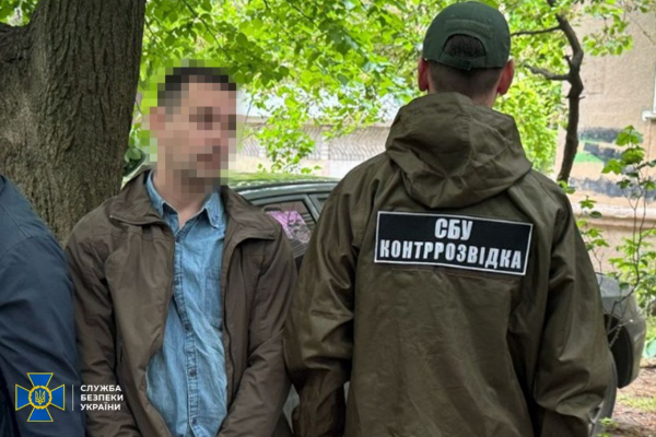 СБУ Чернівецької області затримала «крота» фсб, який влаштувався до оборонного заводу на Одещині, щоб викрасти нові розробки ЗСУ